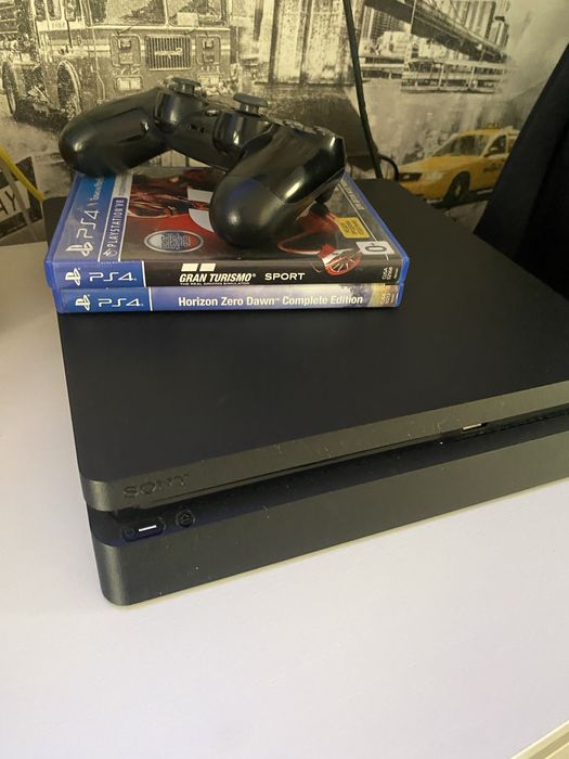 playstation 4 slim в хорошем состояние