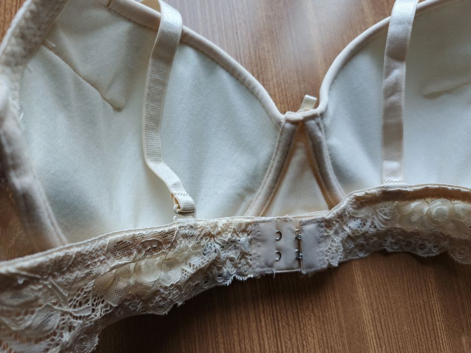 Бюстгальтер    90