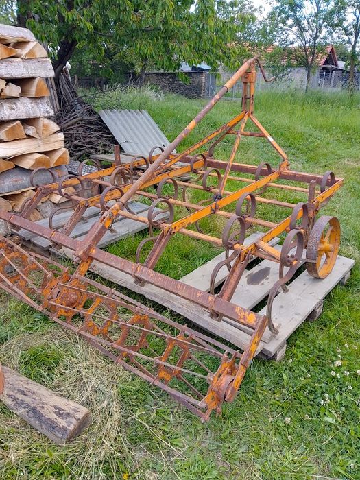 Combinator agricol cu tăvălug