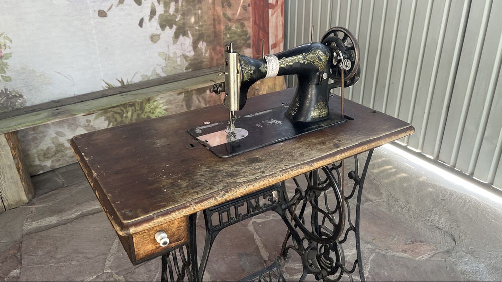 Винтажная швейная машинка