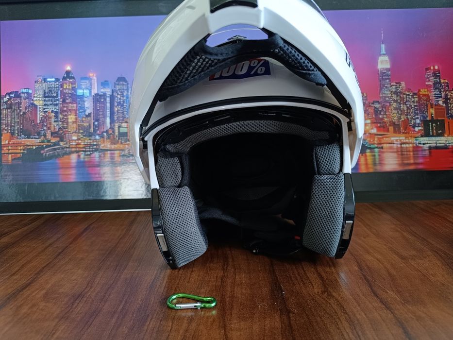 Мото шлем от бренда LEOPARD