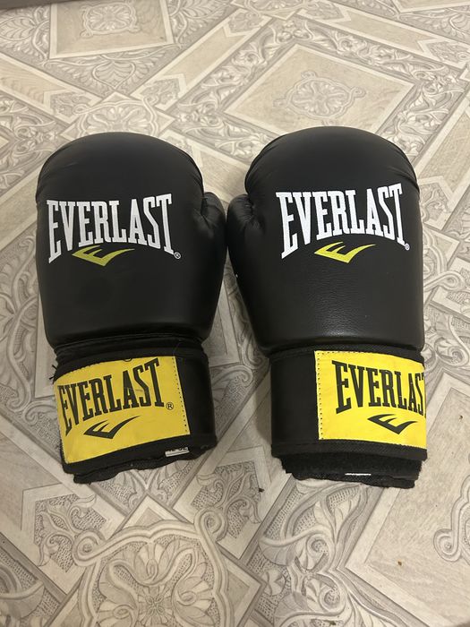 Перчатки EVERLAST для бокса