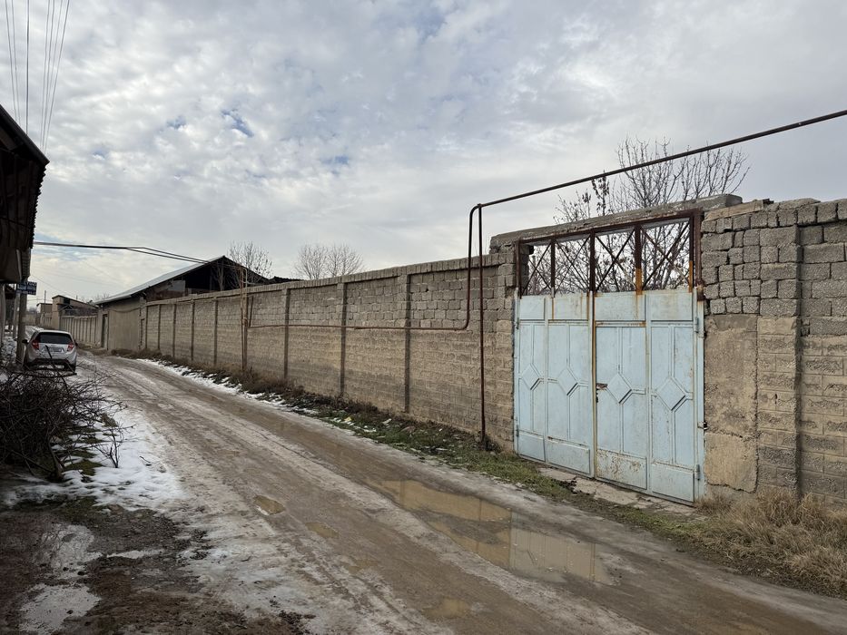 Срочна Yer sotiladi 12 Sotix. Bo’lib berishga ham beriladi