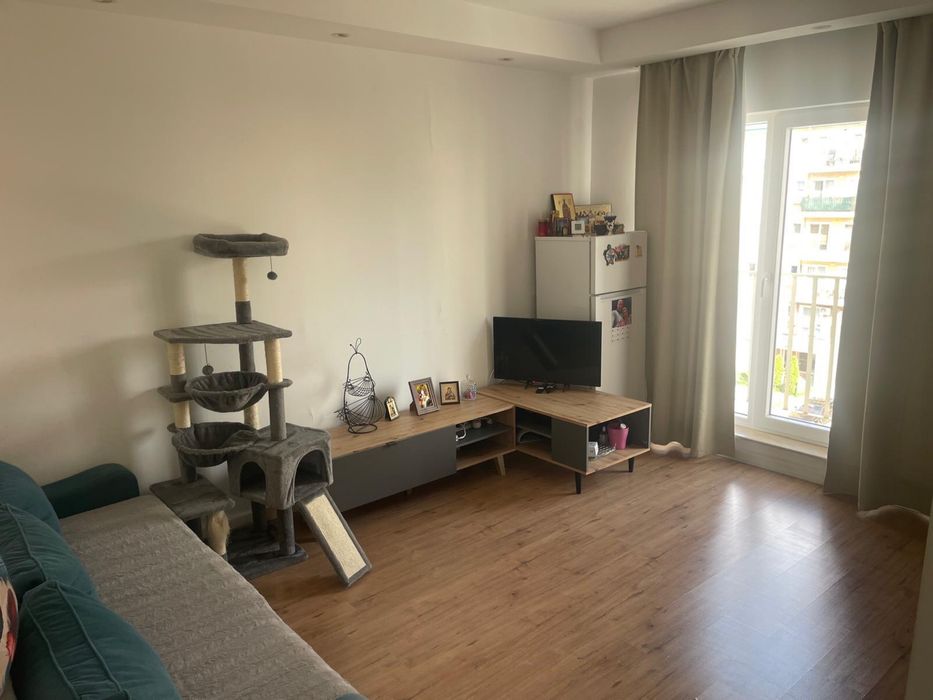 Inchiriez apartament