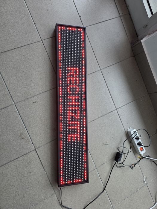 Panou reclamă luminoasă