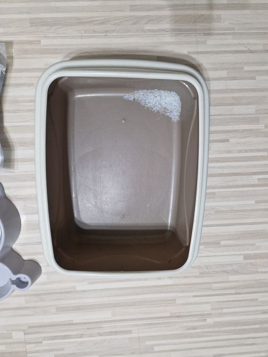 Лоток и миска для котов