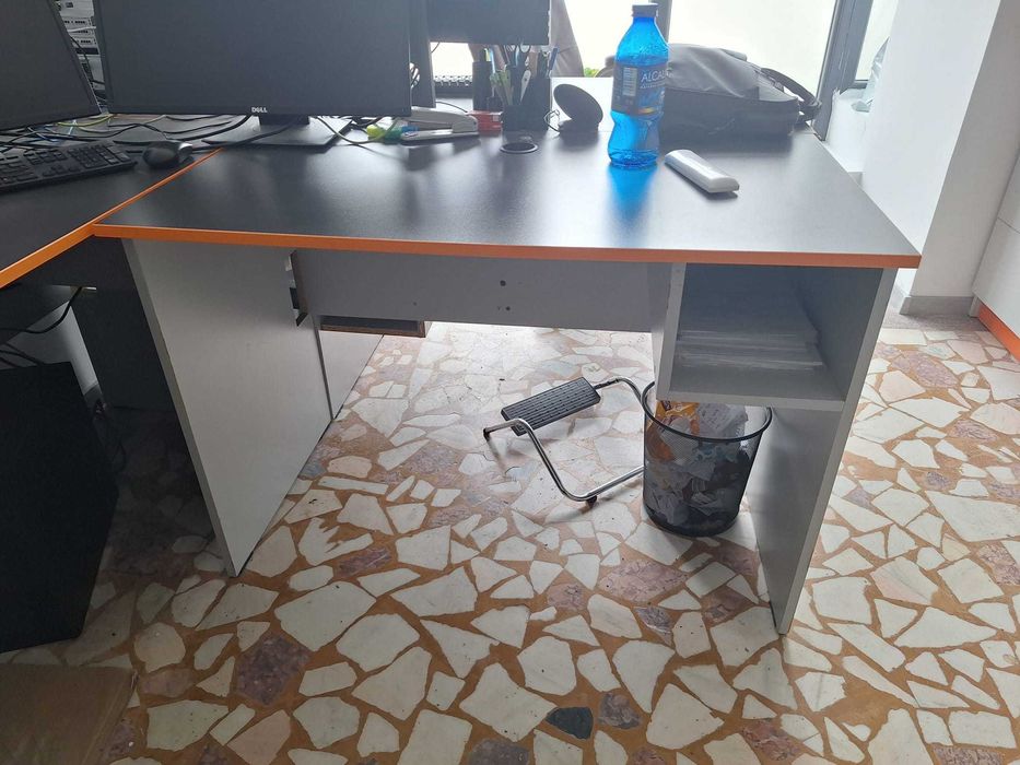 Birou office 110x60 cm, stare foarte bună, 4 bucăți disponibile