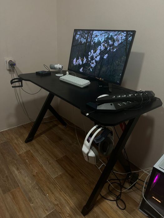 Игровой компьютерный стол