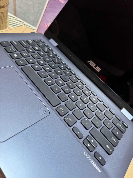 Laptop Asus 8145u cu ecran tactil