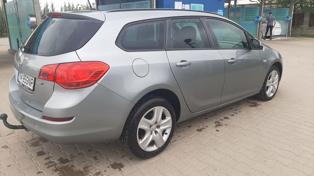 Opel Astra J Sport Tourer