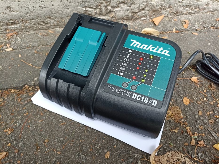 DC18SD18V-StatieIncarcare/ incarcatoriginal-Makita, NOU.