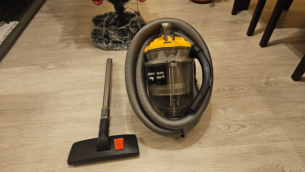 Прахосмукачка Dyson DC19, професионално профилактирана