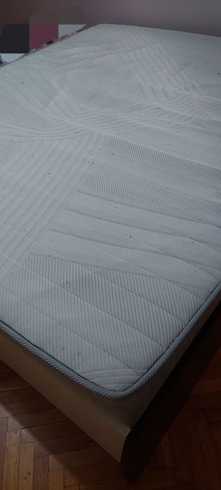 Продавам спалня с матрак 164/190