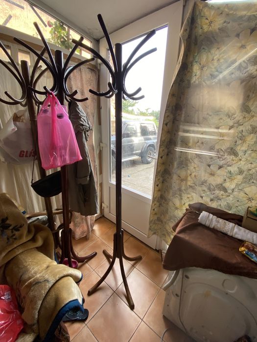 Masa,scaune,fotolii,cuiere,rulouri etc din lemn masiv (antichitati)