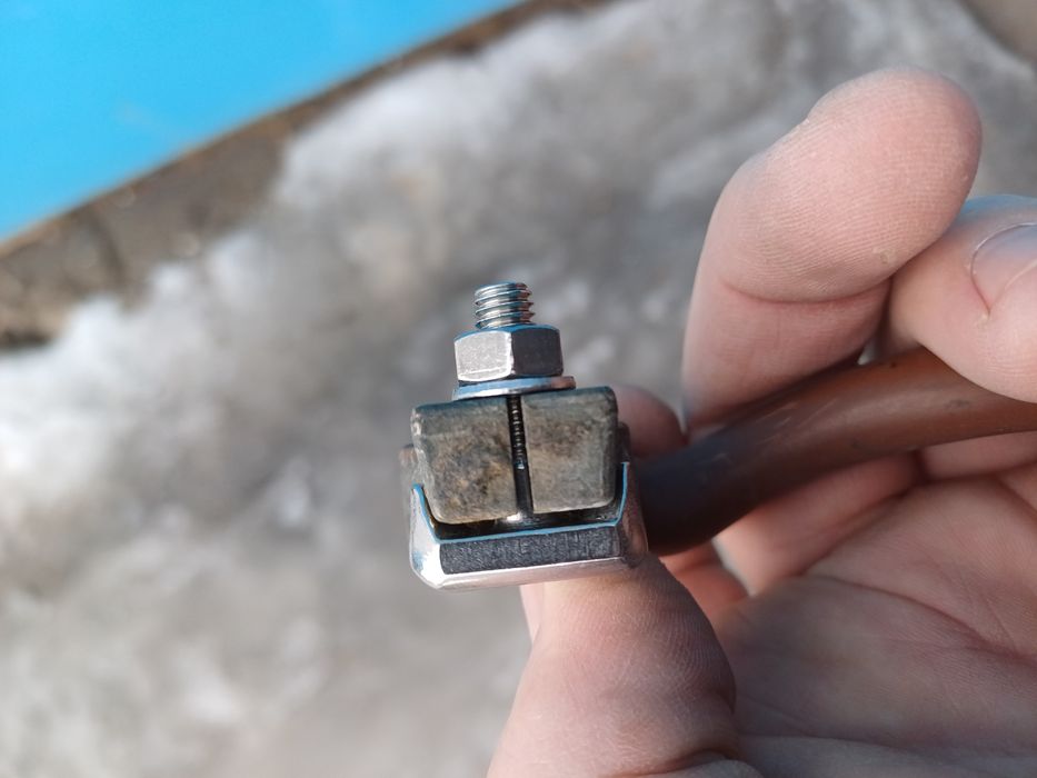 Болт на клемму Аккумулятора бмв.