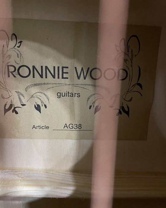 Новая акустическая гитара “Ronnie Wood”.
