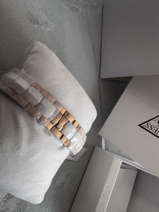 Часовник Gc Illusion Mid Size Ceramic