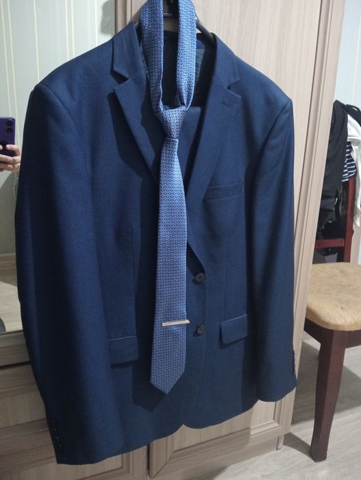 Костюм.          .