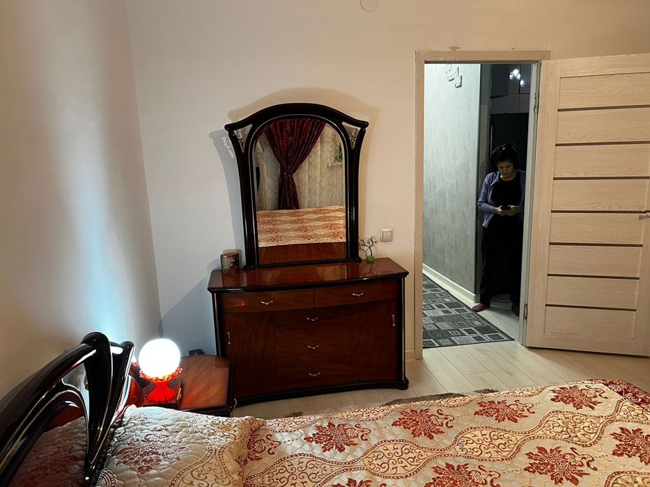 Кровать  и комод продам