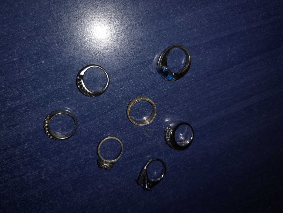 лот пръстени (няма златни или сребърни)