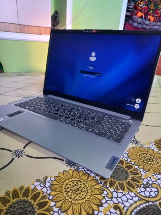 Lenovo noutbuk srochno sotiladi