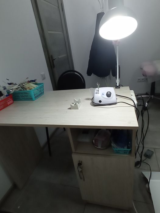 Продаю стол маникюрный