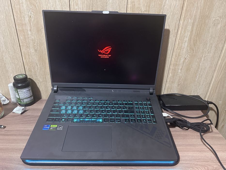 Ноутбук Асус 18 дъюмов