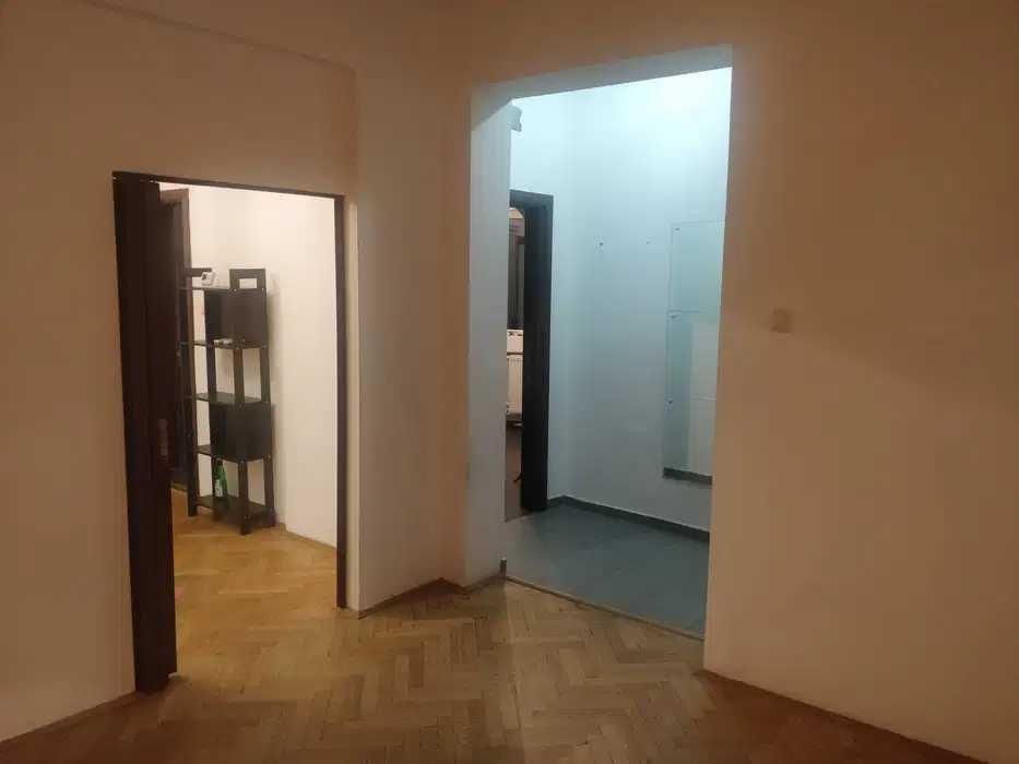 Inchiriere apartament 2 camere | 48 mp | Central – Mihai Eminescu | Etaj 1 | Nemobilat | 2 AC | Centrală proprie