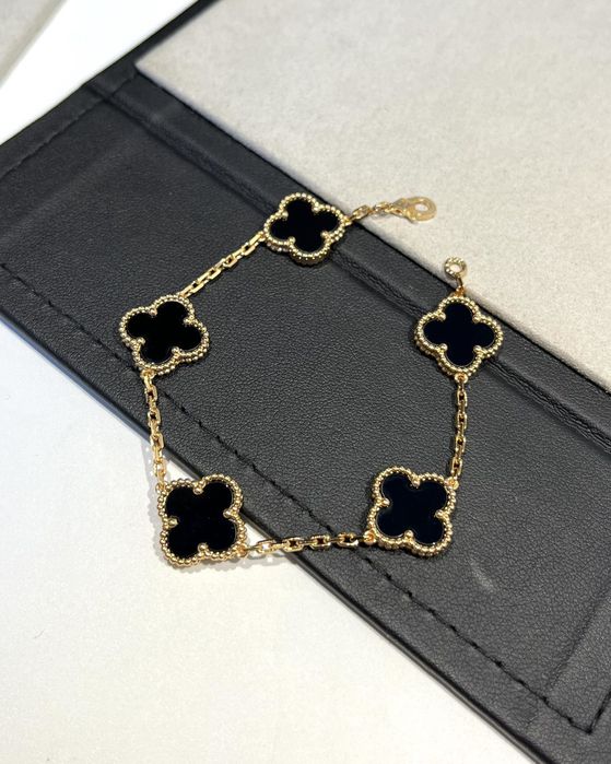 Красиви дамски гривни