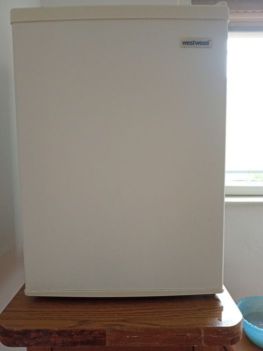 Vând frigider Westvood