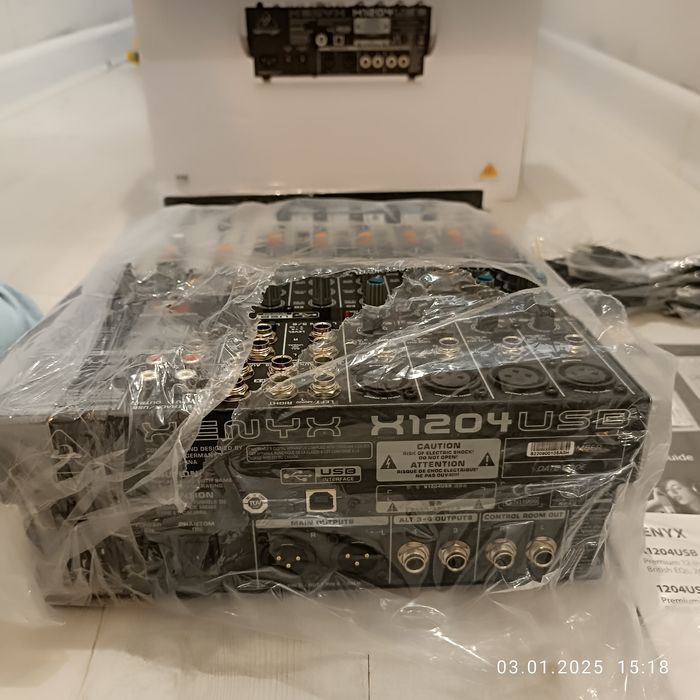 Микшерный пульт BEHRINGER Xenyx X1204USB