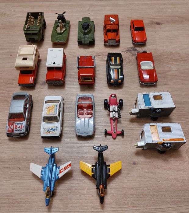 Модели на колички мачбокс 
matchbox Made in England