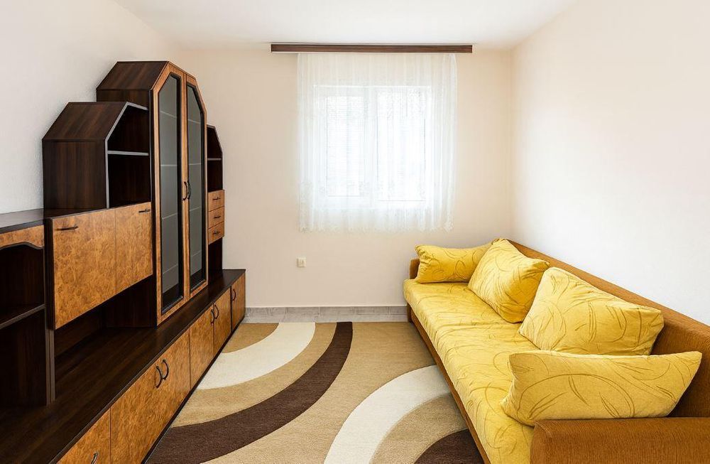 Тристаен апартамент в района на Цветен квартал!