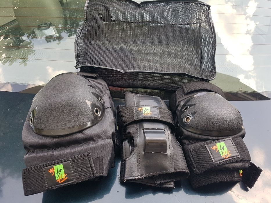 Casti protectie, echipament tricouri, pantaloni bicicleta, biker
Stare