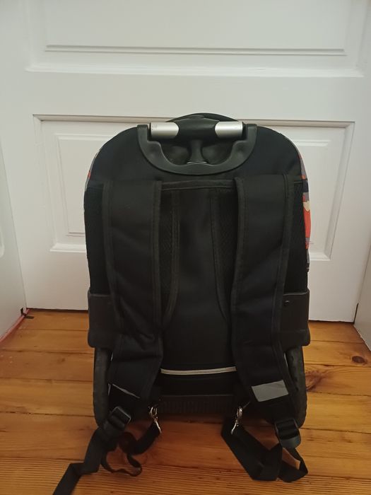 Ученическа раница с колела и презрамки