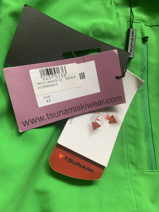 Зелен панталон за ски.