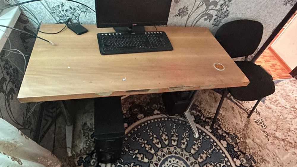 Отдам даром  компьютерный стол