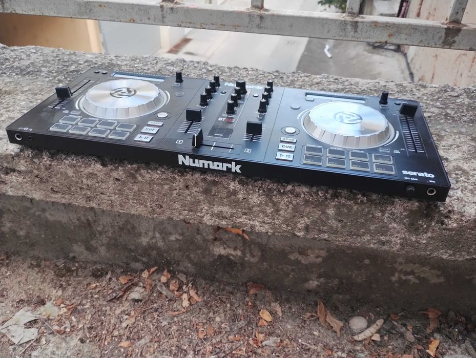 DJ mixser Numark pro 3  .Перфектна ДиДжейконзола