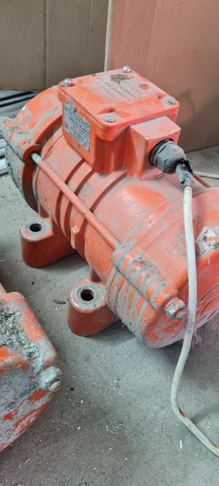 Площадочный вибратор