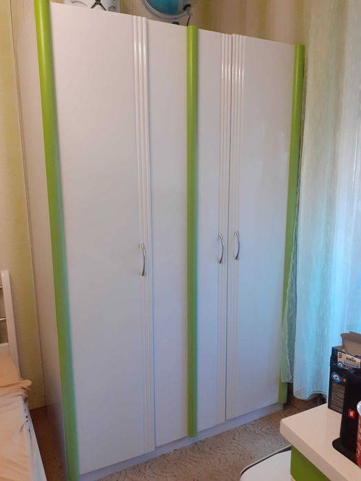 Гардероби на бр за детска или др стая ,разтегателен диван и  скрин