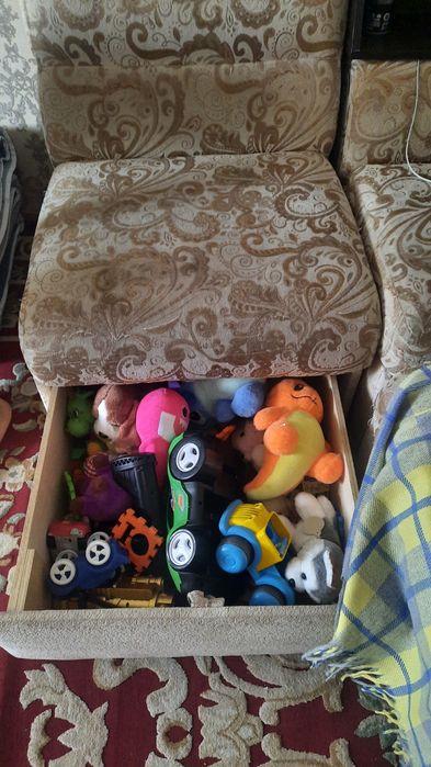 Продаётся диван - угловой