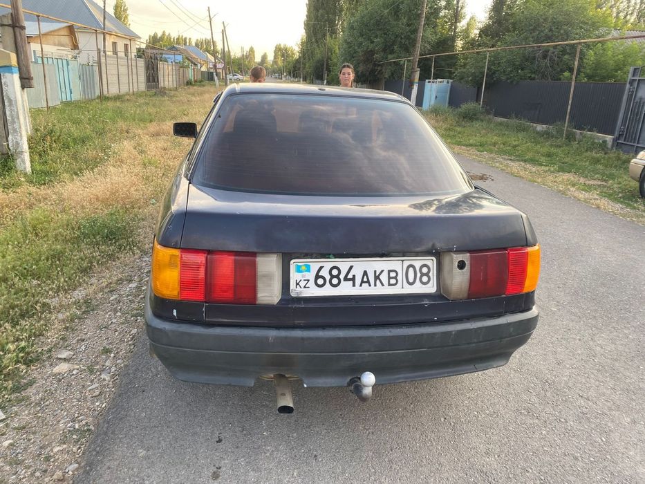 Жақсы машина жүріп тұр
