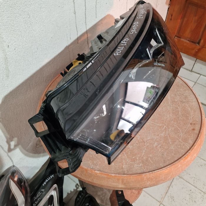 Skoda Enyaq 2023 full led ляв фар 2бр.