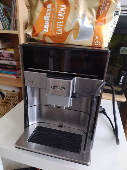 Продавам кафе автомат Siemens EQ 6 serie 700