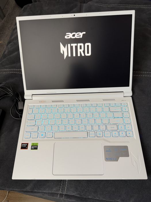 Acer Nitro V14 White Ryzen 7 8845HS RTX4050 6G 16/512 DDR5 2 zile powr