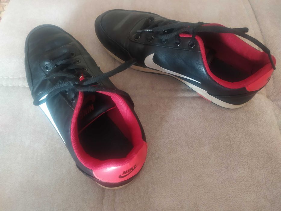 Кроссовки в отличном состоянии, размер 38