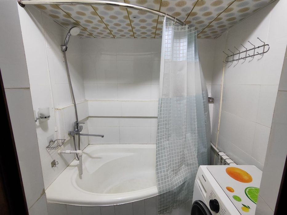 Продается квартира 6мкр 3 комнаты 2й этаж