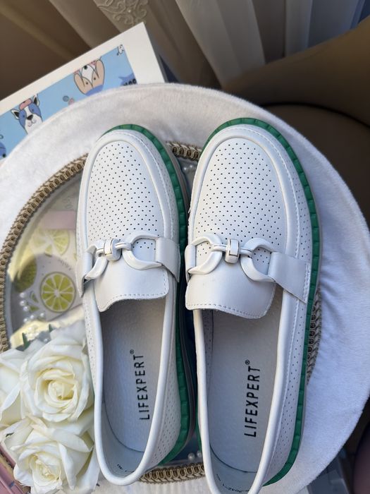 Продам женские туфли размер 40