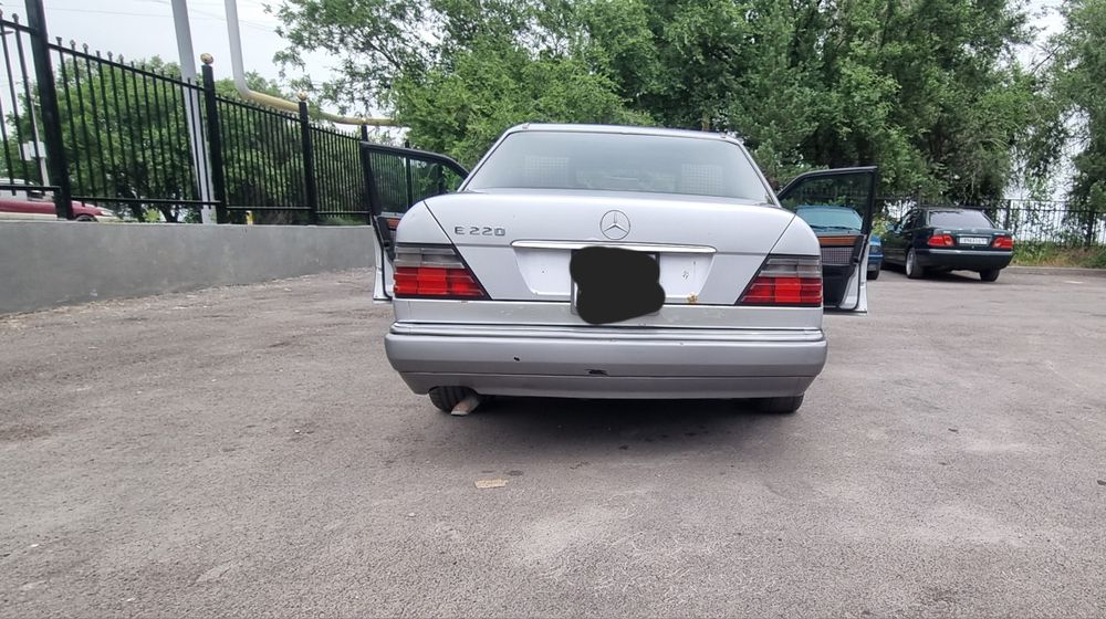 Продам машину w124