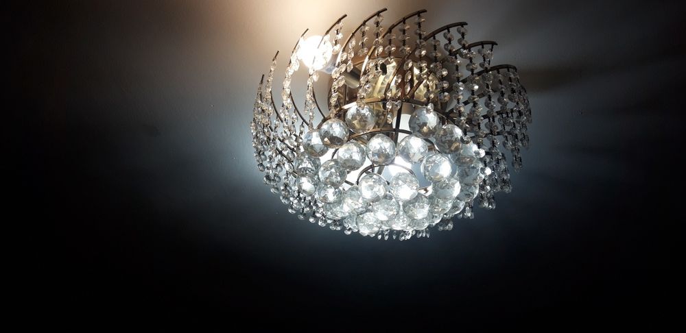 Люстра подвесная.